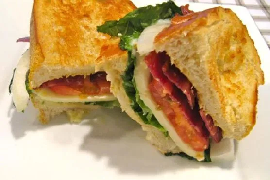 Turkey BLT з кремовим діжонським гірчицею: простий рецепт