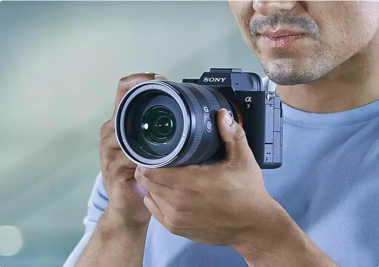 Sony готує анонс нової камери Alpha 7 V: презентація відбудеться 2 грудня