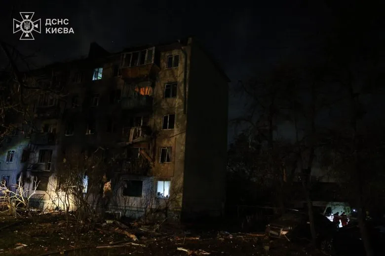 По Київщині вдарили ракетами — семирічну дитину витягли з-під уламків