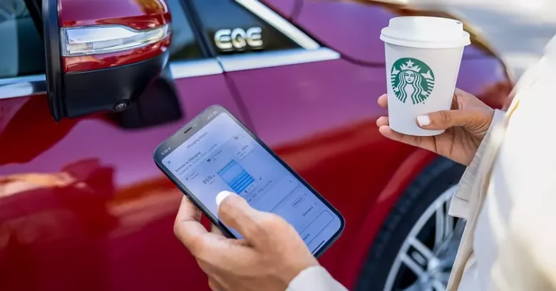 Mercedes-Benz і Starbucks відкрили першу швидку зарядну станцію на трасі I-5