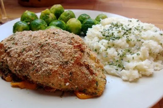 Приготуйте смачний Herb and Cheddar Cordon Bleu вдома