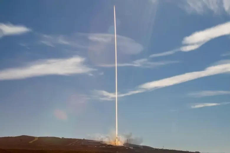 SpaceX успешно запустила 28 спутников Starlink с базы Ванденберг в США