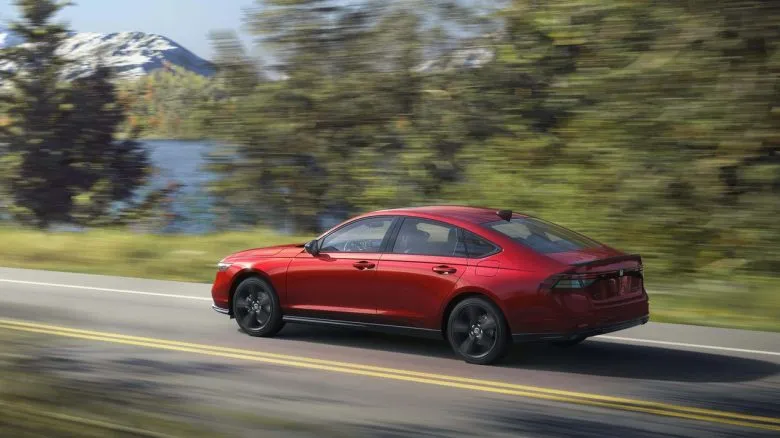 Honda Accord 2026: новый дизайн, современные технологии и цены