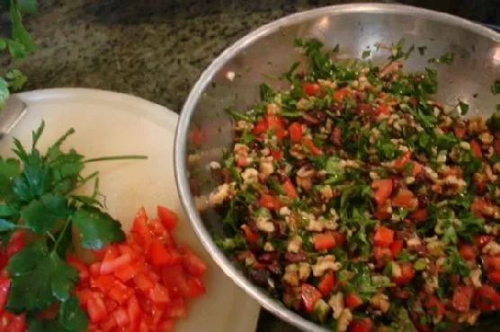Салат по-средиземноморски: легкий и вкусный рецепт