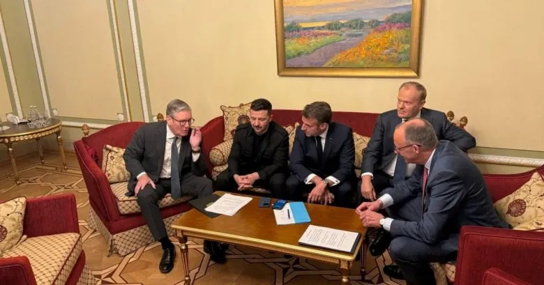 Макрон, Стармер і Мерц провели телефонні переговори з Трампом щодо України
