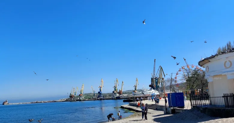 У Феодосії ймовірно атаковано морський порт і нафтобазу: подробиці подій