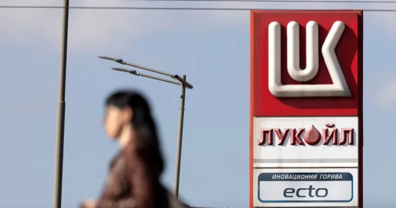 Лукойл продає закордонні активи американському фонду Carlyle: деталі угоди