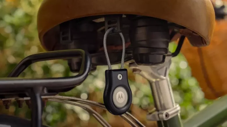 Moto Tag 2: новий смарт-трекер Motorola з UWB, автономністю до 600 днів та захистом IP68