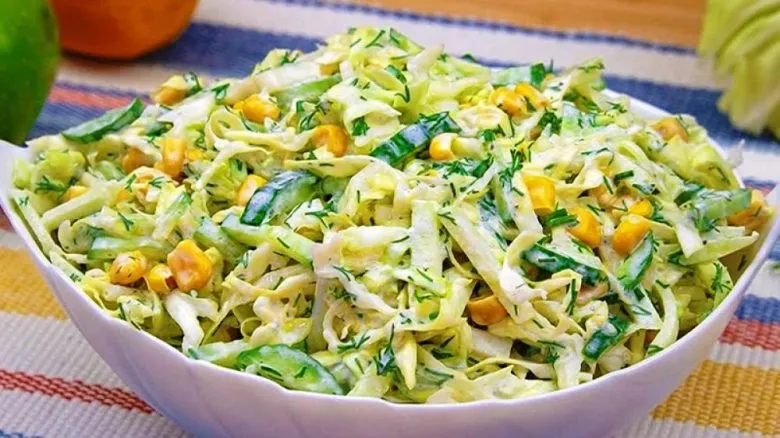 Как приготовить вкусный салат из капусты и кукурузы для любого случая