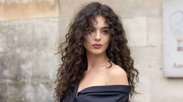 Дева Кассель тріумфально повернулася на подіум на показі Elie Saab