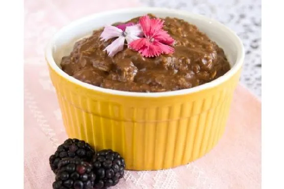 Шоколадные овсянки с арахисовым маслом и бананом