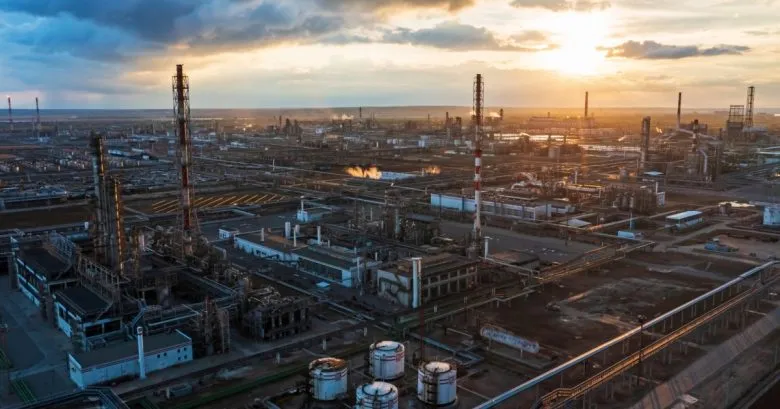 У Волгограді після атаки дронів спалахнув завод, ймовірно НПЗ «Лукойл»