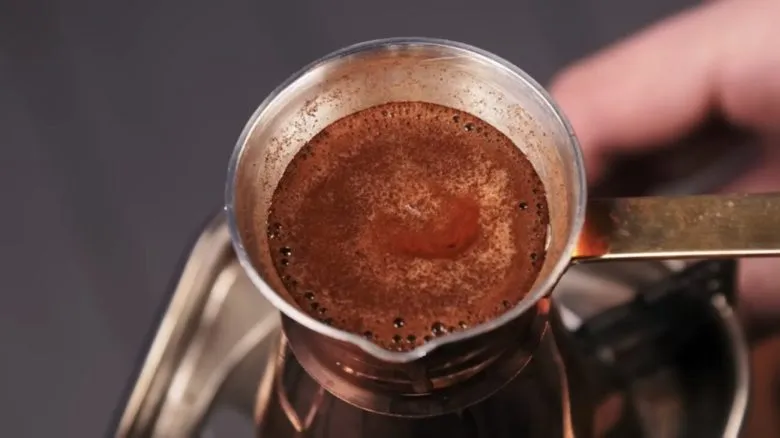 Почему сливочное масло делает кофе вкуснее: лайфхак для идеального напитка