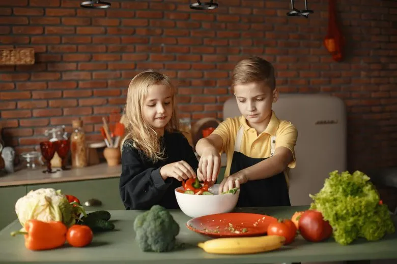 Салат «Бедный рыцарь»: быстрый рецепт вкусного салата из привычных продуктов