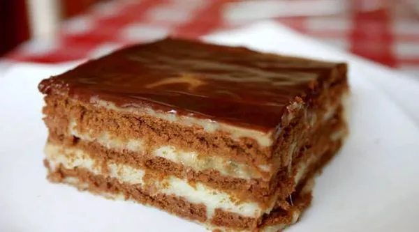 Как приготовить многослойный торт без выпечки из галетного печенья и крем-сыра