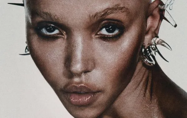 FKA twigs подала иск против Шайи Лабафа из-за незаконного соглашения о молчании