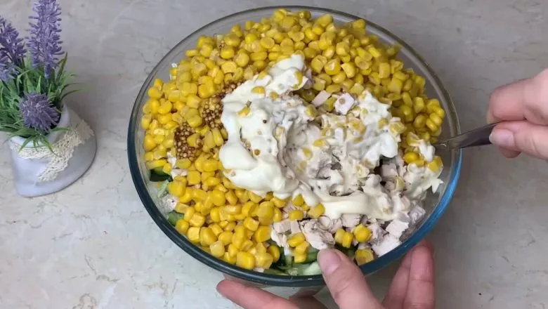 Рецепт салата из пекинской капусты с пикантной заправкой и курицей