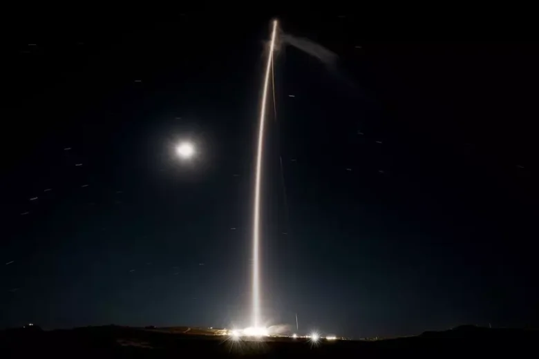 SpaceX успешно вывела на орбиту новые спутники Starlink из Калифорнии