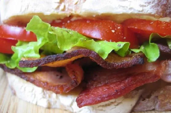 Рецепт сендвіча BLT: класичні смаки в кожному укусі