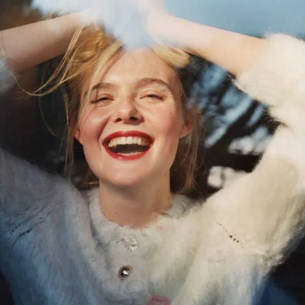 Ель Фаннінг на обкладинці Vogue España: мода, кар’єра та співпраця з сестрою