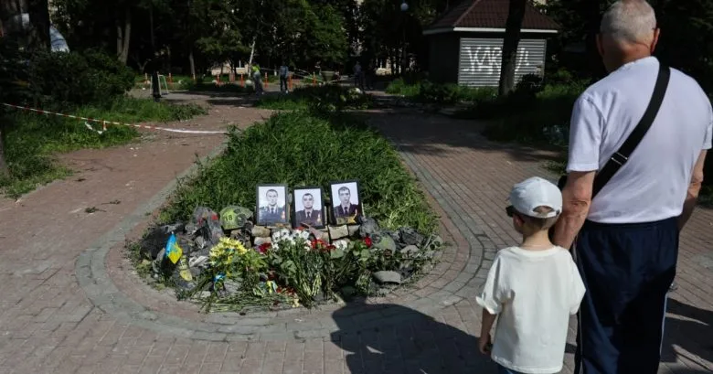 Кількість українців, готових терпіти війну стільки, скільки потрібно, знизилася до 54%