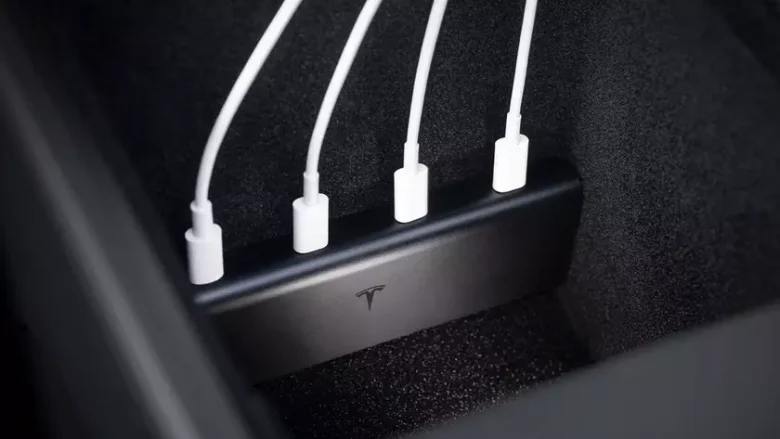 Tesla представила фирменный USB-хаб на 4 порта для новых Model 3 и Model Y
