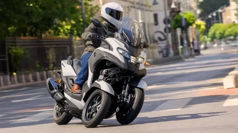 Yamaha Tricity 300: первый в мире скутер с встроенной подушкой безопасности