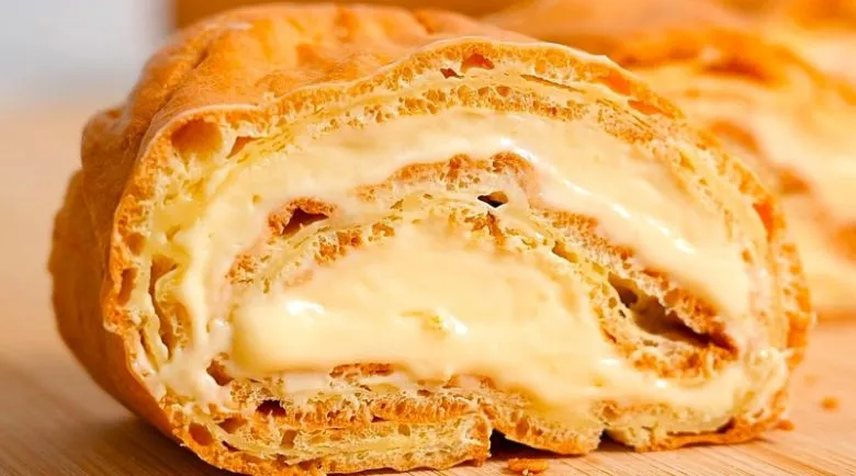 Рецепт чудо-рулета: как приготовить вкусный десерт с заварным кремом