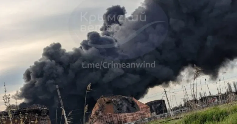 У Феодосії після удару 23 квітня згорів резервуар пального – супутникові фото