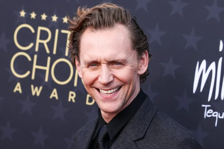 Том Хиддлстон и Зави Эштон вместе появились на премии Olivier Awards 2026 в Лондоне