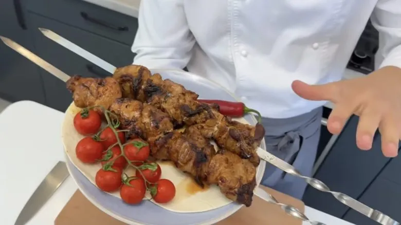 Как приготовить сочный шашлык из свинины на Пасху: секреты маринада