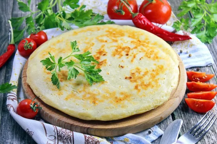 Ленивые хачапури с сыром: простой рецепт приготовления на сковороде