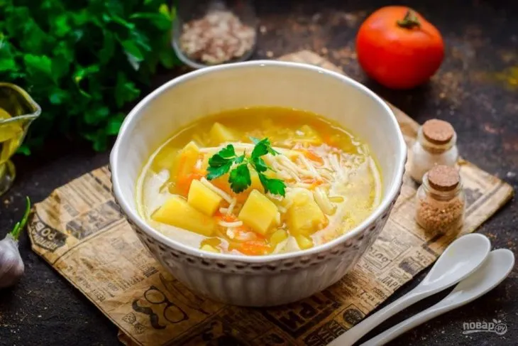 Овощной суп со сметанным заливом: простой рецепт без мяса на каждый день