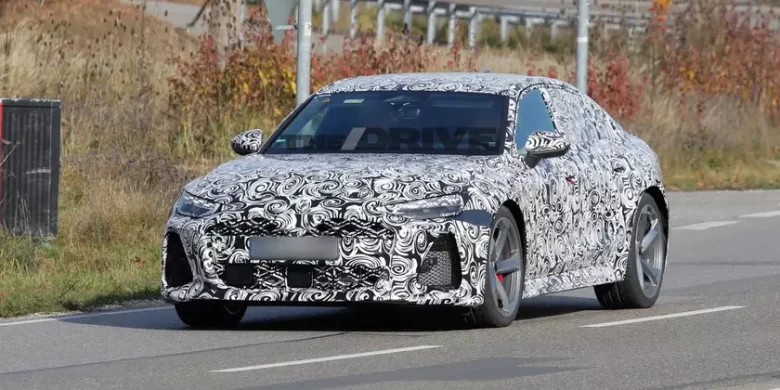 Гибридный Audi RS 6 с V8 на 730 л.с.: возвращение седана и инновации 2026 года