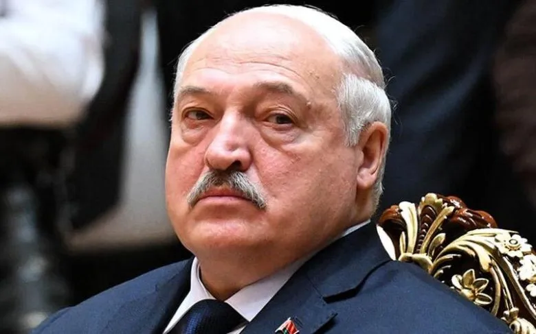 Лукашенко анонсував приїзд довіреної особи Макрона до Мінська для переговорів