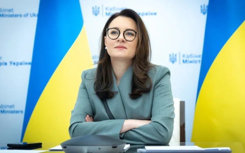 Женщинам-чиновницам разрешили беспрепятственно выезжать за границу во время военного положения