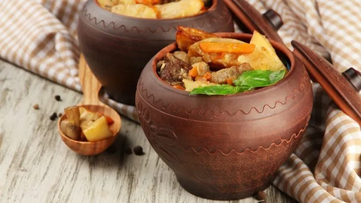 Рецепт ніжної печені з яловичини в горщику: корисна страва для здорового харчування