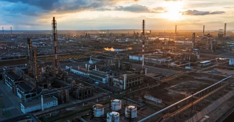 Волгоградський нафтопереробний завод у рф зупинився після удару Сил оборони України